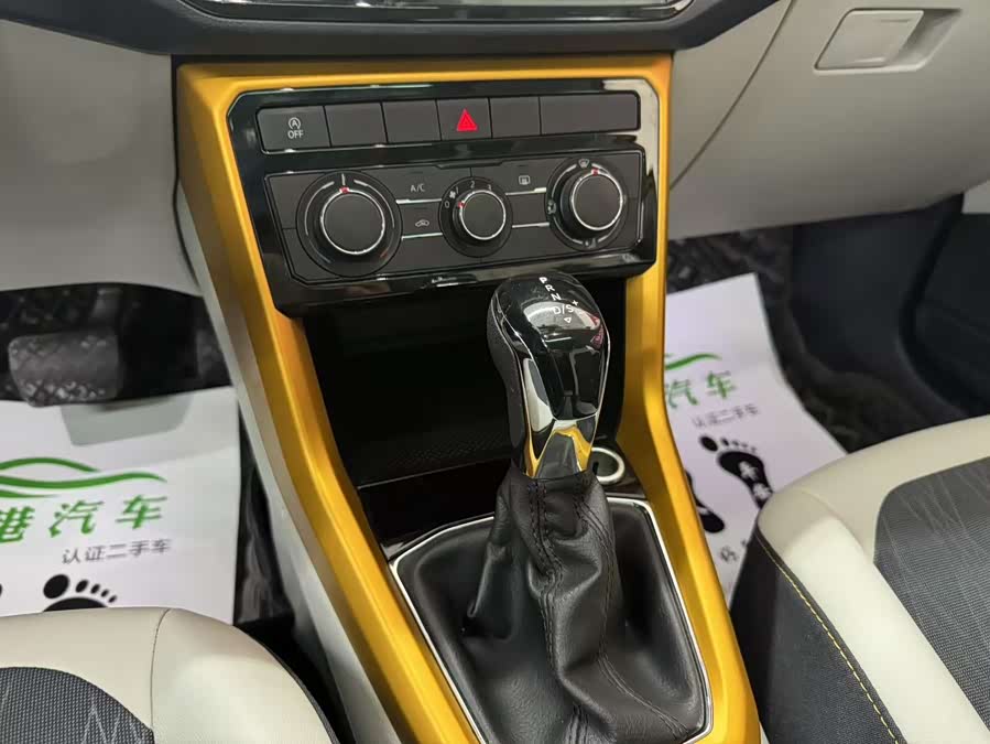 Volkswagen T-Cross 2020 car image #11