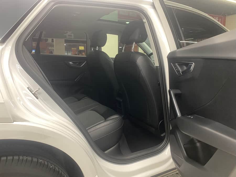 Audi Q2L 2021 car image #11