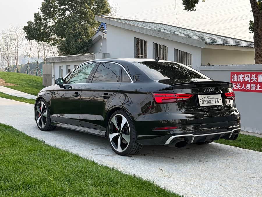 Audi RS 3 2019 imagem de carro #11