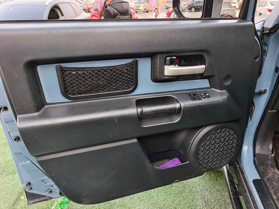 Toyota FJ Cruiser 2015 car image #11