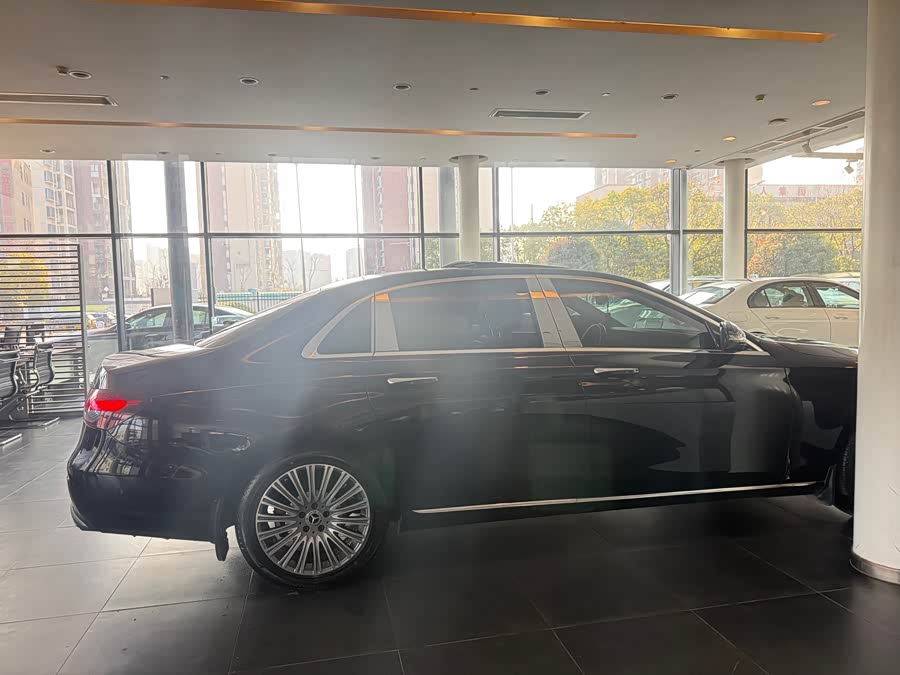 Mercedes-Benz E Class 2022 car image #11