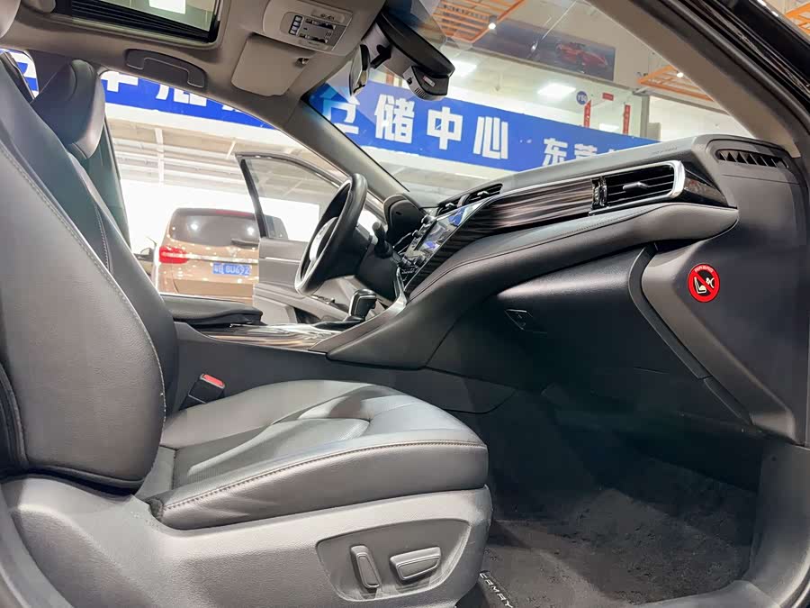 Toyota Camry 2018 immagine di auto #11