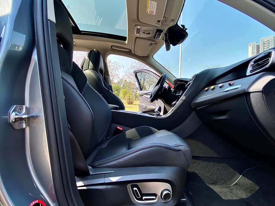 Lynk & Co 01 EM-P 2019 car image #11