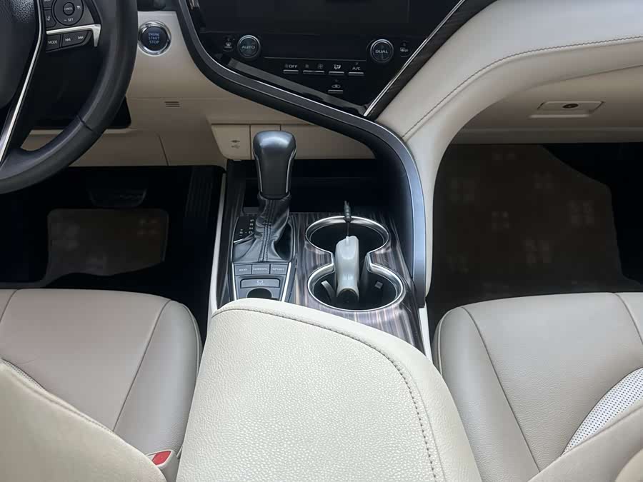 Toyota Camry 2020 immagine di auto #11