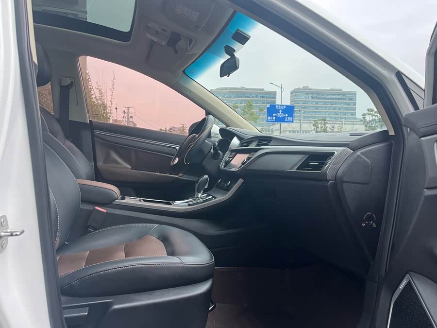 GEELY Emgrand GS 2017 car image #11
