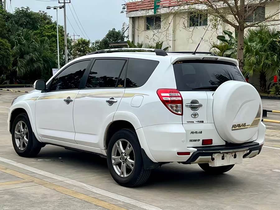 Toyota RAV4 2013 car image #11