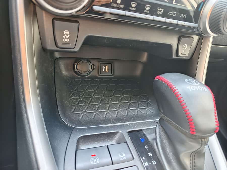 Toyota RAV4 2023 car image #11