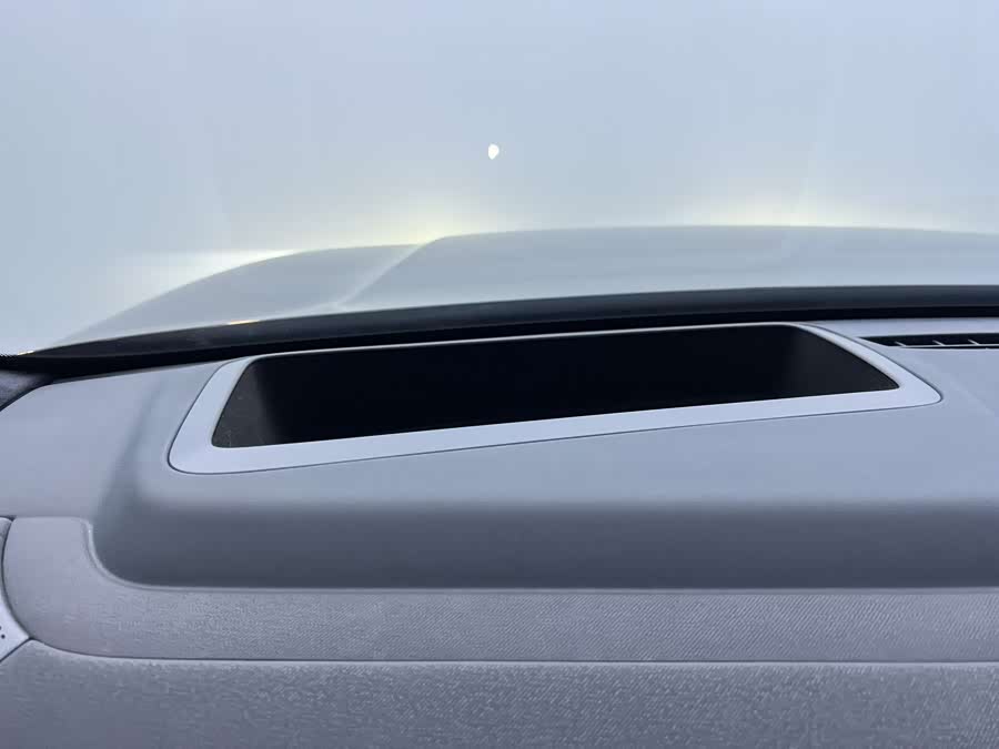 Lynk & Co 900 2025 car image #11