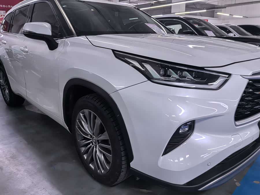 Toyota Highlander 2024 car image #11