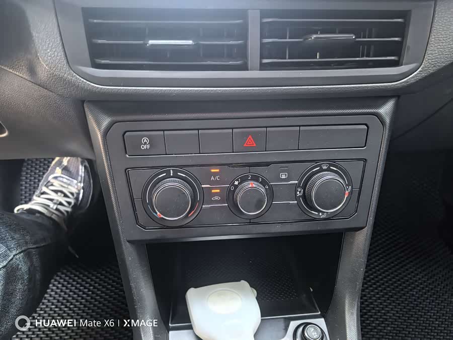Volkswagen T-Cross 2023 car image #11