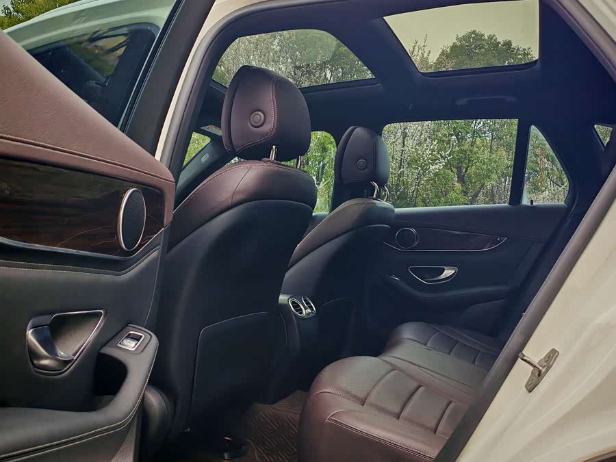 Mercedes-Benz GLC Class 2018 صورة سيارة #11