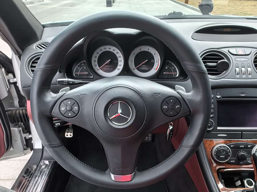 Mercedes-Benz SL Class 2010 immagine di auto #11