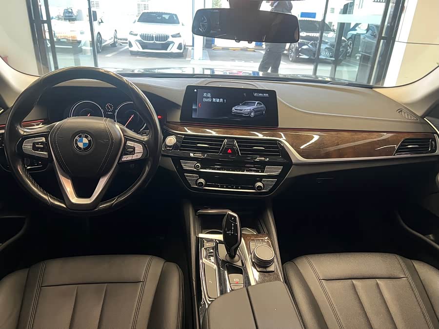 BMW 5 Series 2018 #11 BMW 5 Series 2018 car image #11