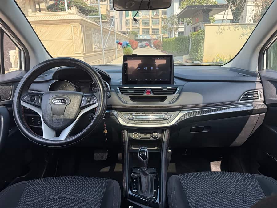 JAC 2018 imagem de carro #11