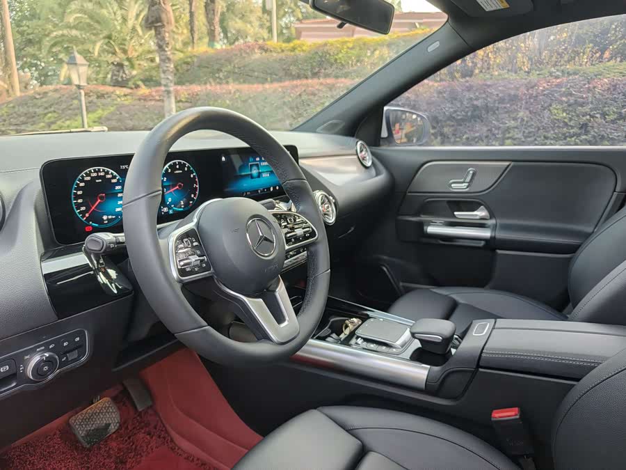 Mercedes-Benz GLA Class 2020 car image #11