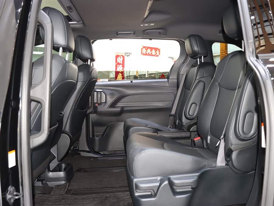 Toyota Granvia 2025 car image #11