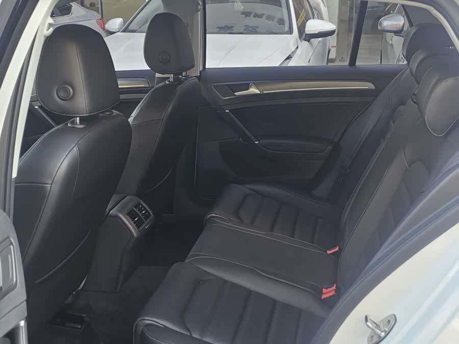 Volkswagen Golf 2016 car image #11