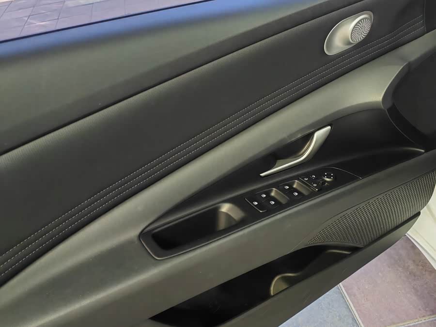 Hyundai Elantra 2023 immagine di auto #11