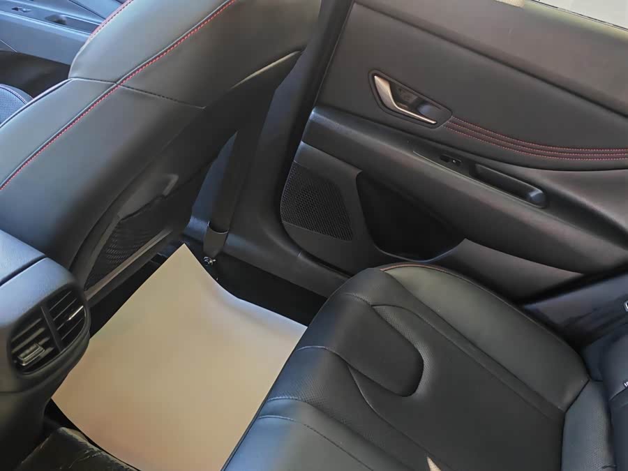 Hyundai Elantra 2023 immagine di auto #11