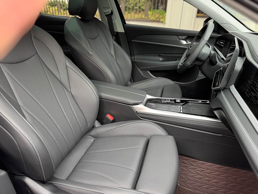 Volkswagen Passat 2025 car image #11