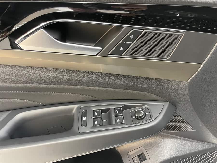 Volkswagen Passat 2020 car image #11