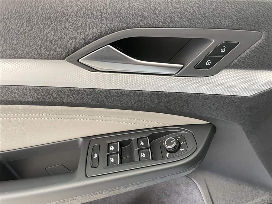 Volkswagen Golf 2023 car image #11