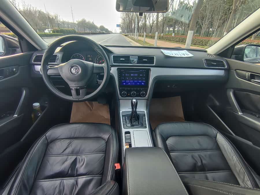 Volkswagen Passat 2013 car image #11