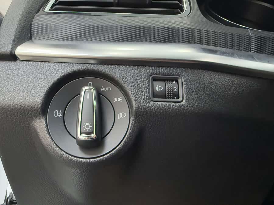 Skoda Kamiq 2021 изображение автомобиля #11