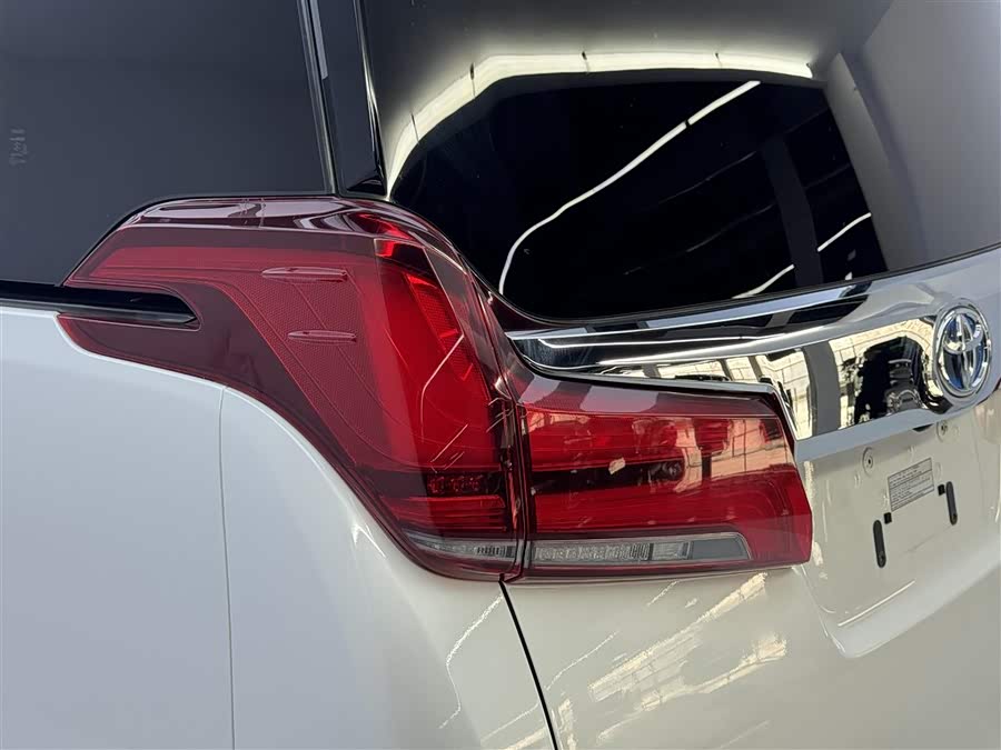 Toyota Alphard 2019 immagine di auto #11