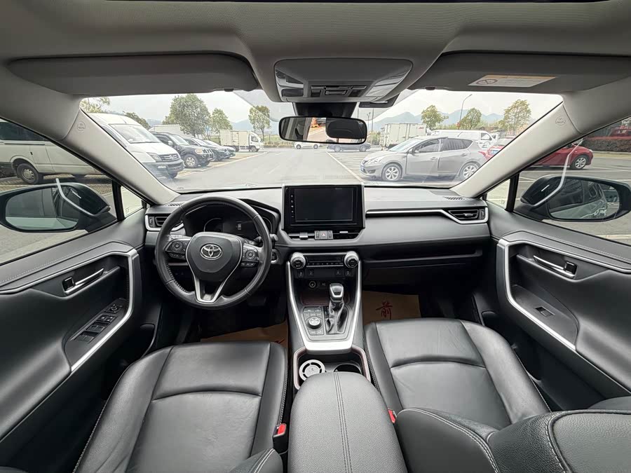 Toyota RAV4 2020 car image #11