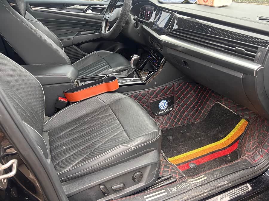 Volkswagen Passat 2021 car image #11