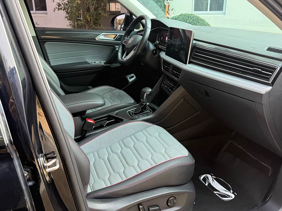 Volkswagen Tiguan L 2021 car image #11