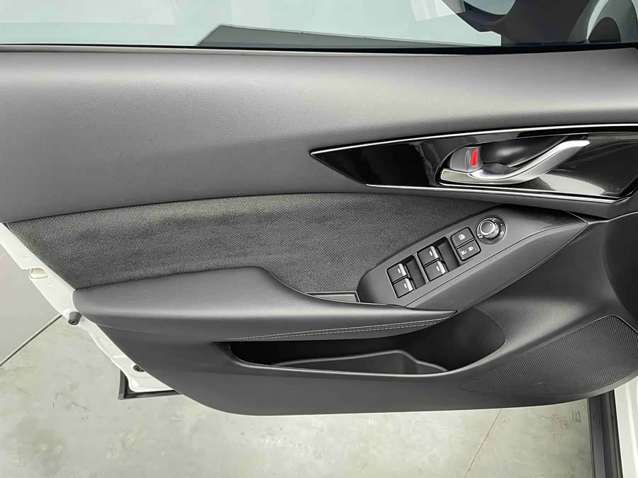 Mazda CX-4 2023 car image #11