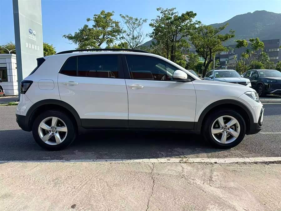 Volkswagen T-Cross 2023 car image #11