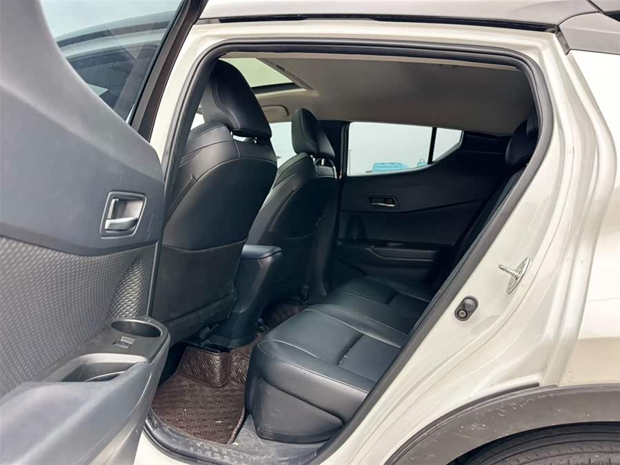 Toyota C-HR 2022 car image #11