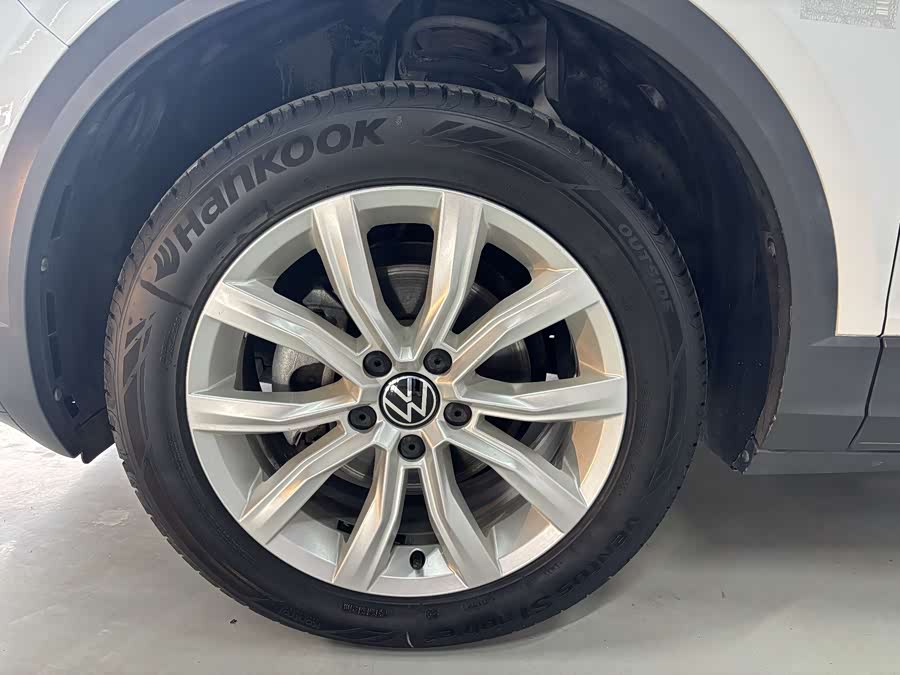 Volkswagen T-Roc 2021 car image #11