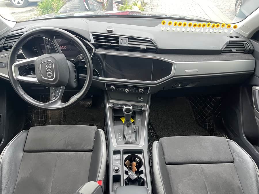 Audi Q3 2021 car image #11