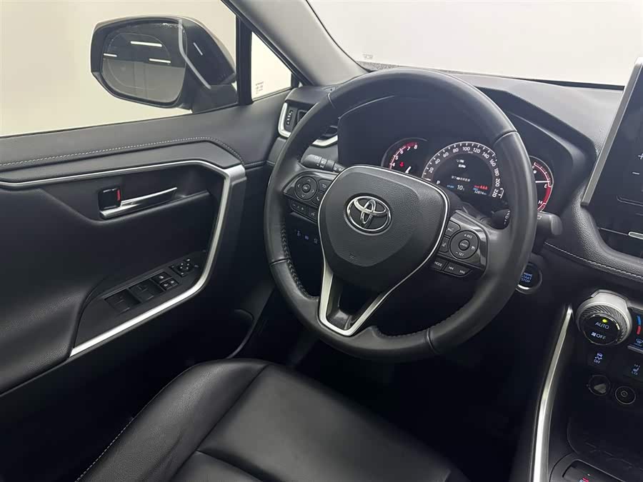 Toyota RAV4 2020 car image #11