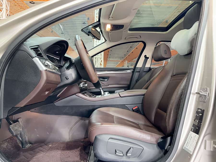 BMW 5 Series 2016 car image #11