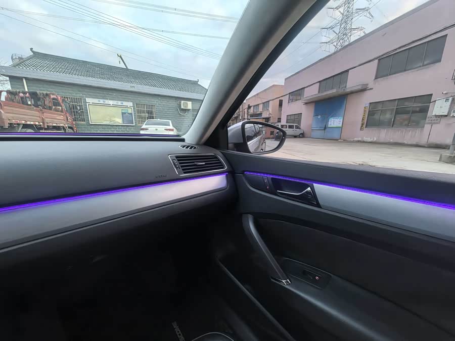 Volkswagen Passat 2011 изображение автомобиля #11