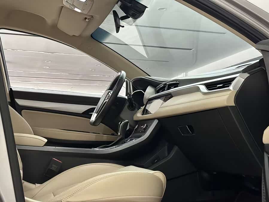 GEELY Emgrand 2019 car image #11