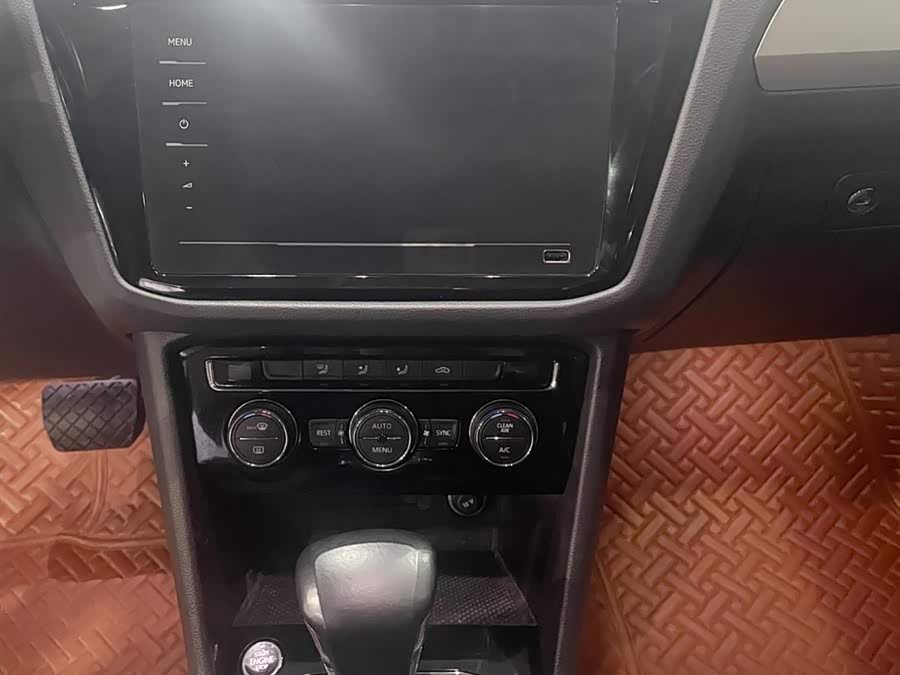 Volkswagen Tiguan L 2020 car image #11