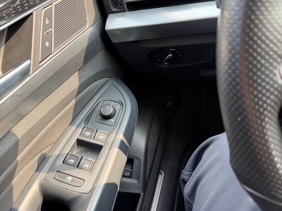 Volkswagen Passat 2023 صورة سيارة #11