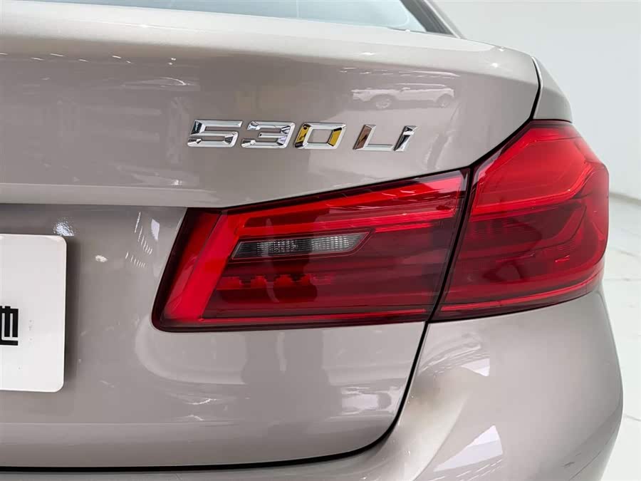 BMW 5 Series 2018 imagem de carro #11