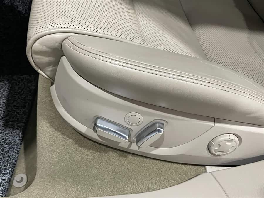 Audi A8 2010 imagem de carro #11