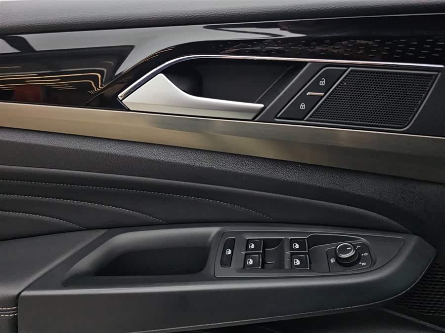 Volkswagen Passat 2021 car image #11