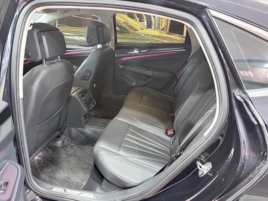 Volkswagen Passat 2022 صورة سيارة #11