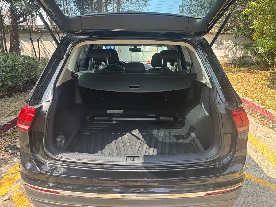 Volkswagen Tiguan L 2019 immagine di auto #11