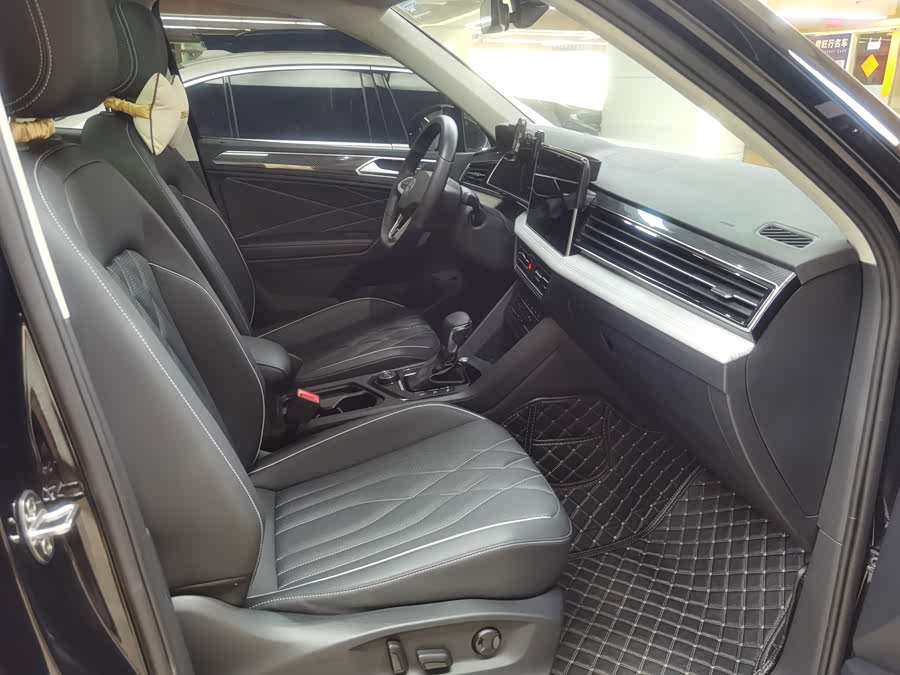 Volkswagen Tiguan L 2023 car image #11