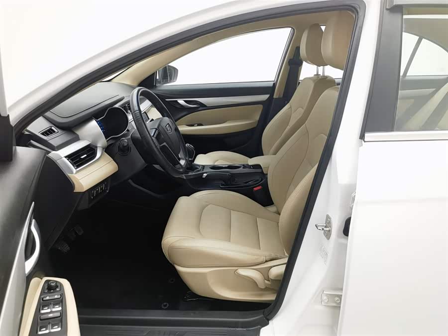GEELY Emgrand 2019 car image #11